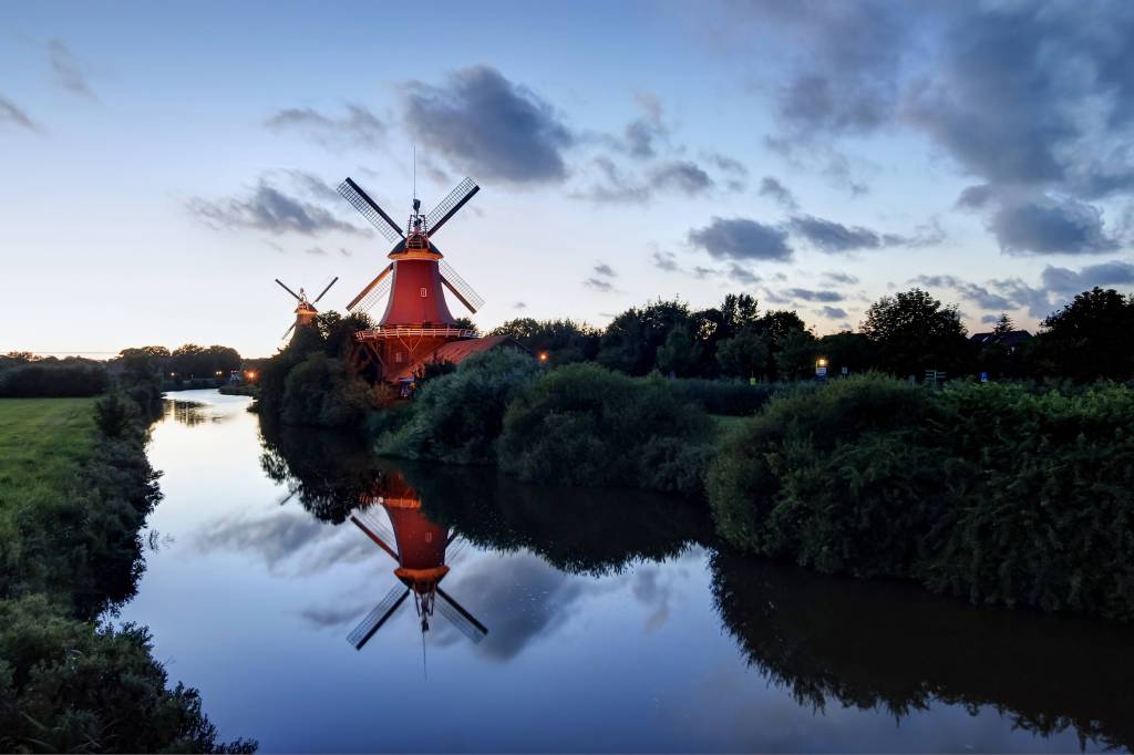 Windmühle am Fluss