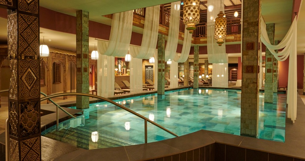 Innenbecken im Spa